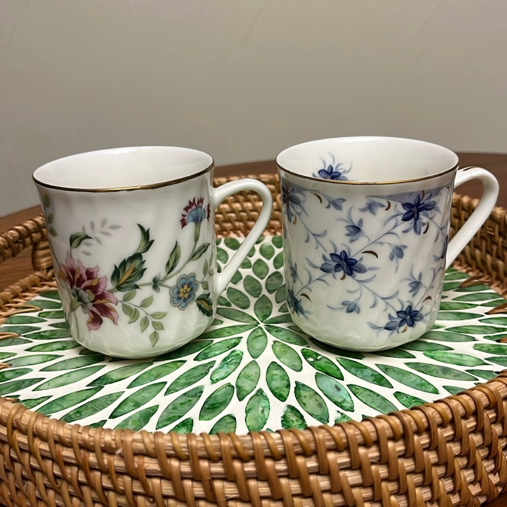 Pair of Elegance Beautiful‎ Cups